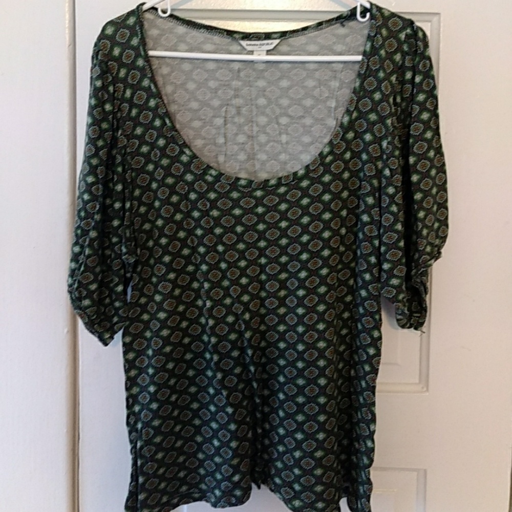 Deep scoop patterned green Banana Republic top